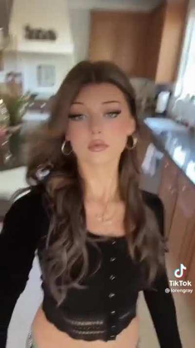 I can’t be the only one who finds brunette Loren so much hotter