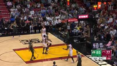 [Highlight] Timelord goes WAY up to finish the lefty alley oop