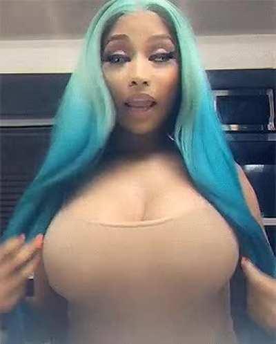 I love gooning out to Nicki Minaj and her amazing tits