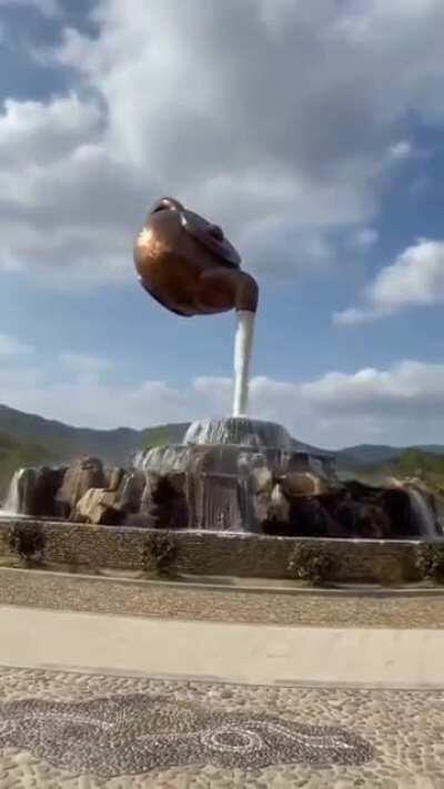 be mesmerized - Magical floating teapot