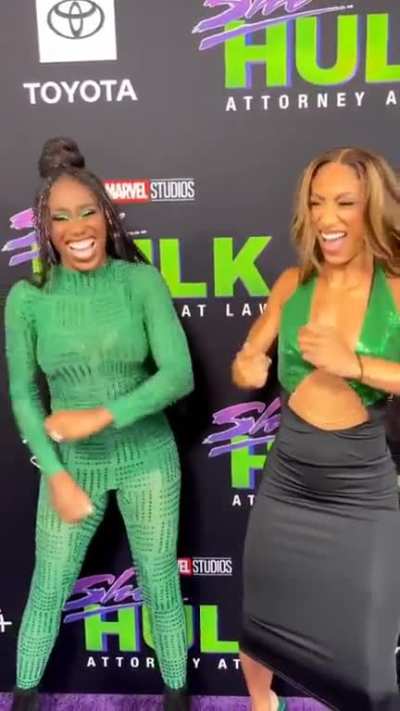 Sasha Banks & Naomi 💚💚