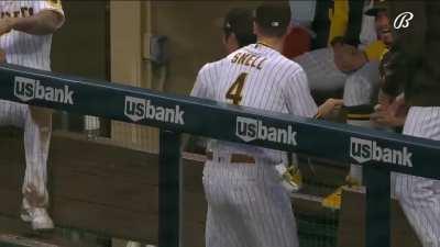 [Highlight] Tatis, Kim, rest of dugout do the Gangnam Style dance during umpire delay at Petco Park