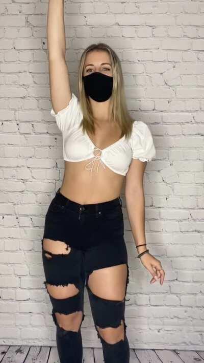 Her CONTENT in 👇 COMMENTS 👇