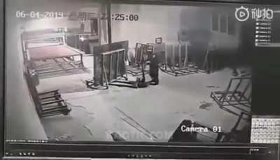 Heavy load tips and crushes man