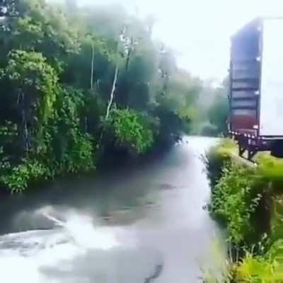 This is the kind of video that you can smell the brazilian essence from far