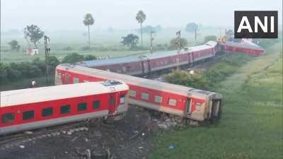 Another Rail Accident | 21 Coaches of train 12506 Delhi-Kamakhya Northeast Express derailed in Buxar, at least 6 killed & 100 injured