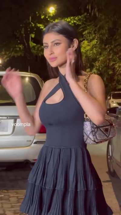 Mouni Roy 