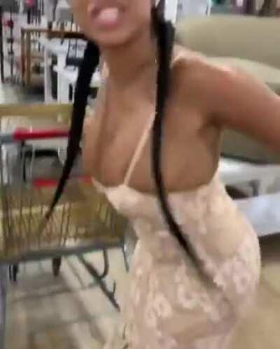 Busty Latina 🤪💕