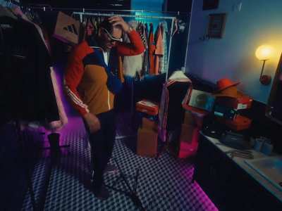 Great Khali dressed for success in this new commercial for Flipkart... and he hits a familiar pose @ 0:23!