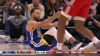 [Highlight] Officials wait until the next business day to call the foul on Herb Jones on Curry