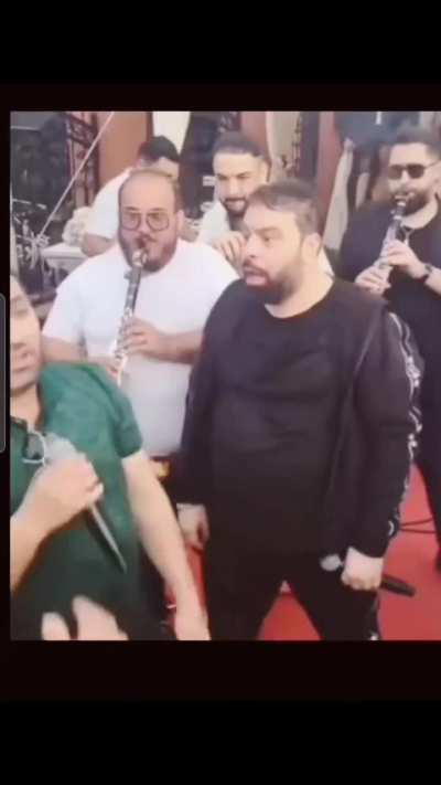 Seamănă cap tăiat,cei doi! 🤭😁🐯