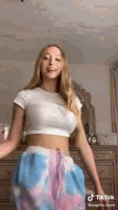 Her moves are on point😌