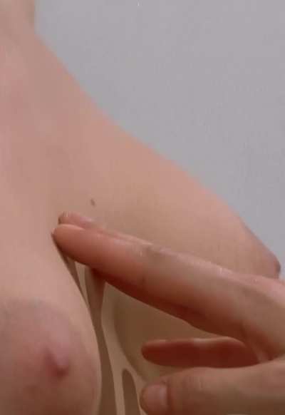 Alyssa Milano (Embrace of the Vampire - 1995)