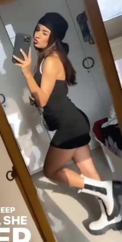 I wanna take her from behind 🥵🤤💦