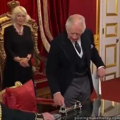 Invest in the servant must clear my desk for me. I can't be expected to move things.