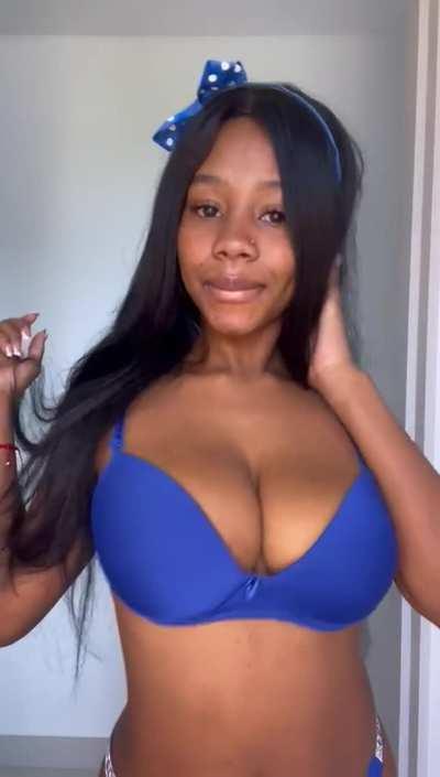 I love when guys stare at my round ass