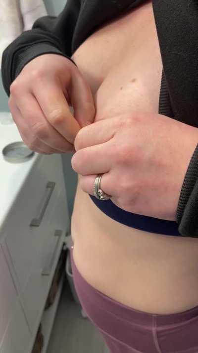 Closeup video of changing nipple jewelry - for pmME_ur_pierced_nips 😊