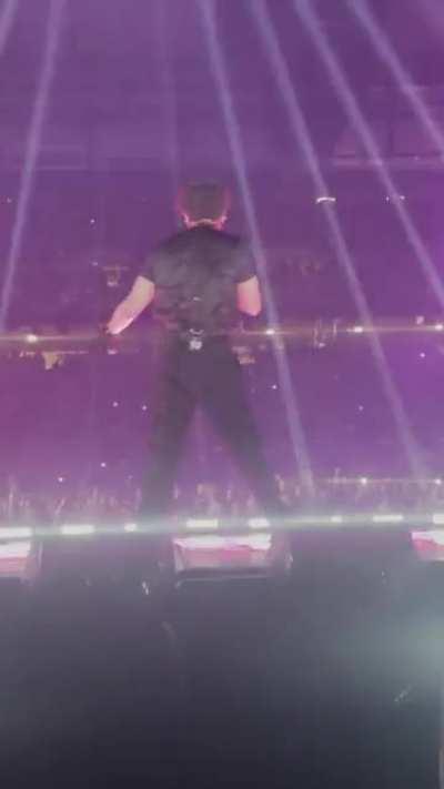 Tfw you squeeze your way front and center