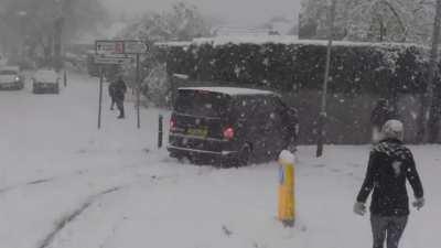 Just the usual Brits trying to drive in snow