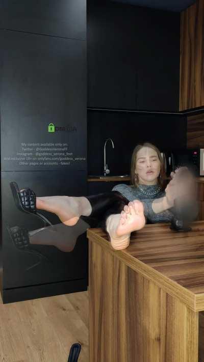 Do you like oily handjob?😈🍆💦