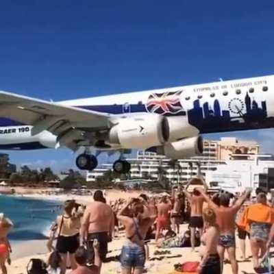 One of the sunny days on the Maho Beach