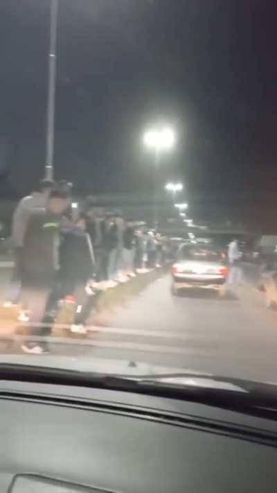 Cruce Varela: Automovilista filma una picada que se estaba realizando en plena calle