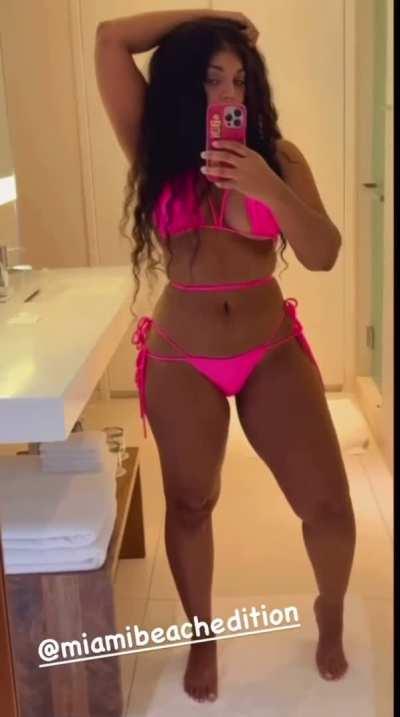 Ashanti thick af 🥵