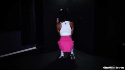 Myste Vixen 's first Gloryhole