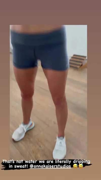 Kelly drenched in sweat!