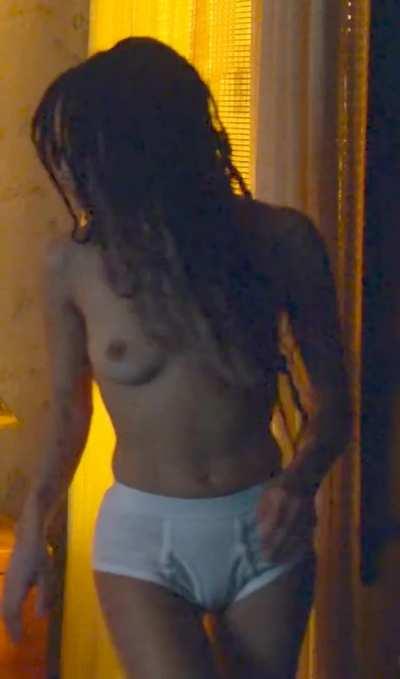 Zoe Kravitz sexy nude body
