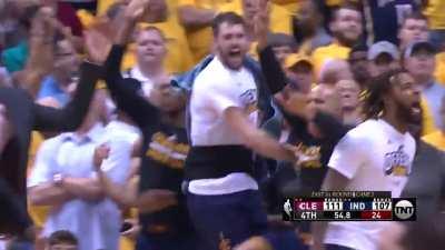 [Highlight] J.R. Smith breaks down Jeff Teague and finds Channing Frye for a dagger 3