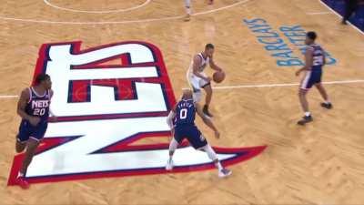 [Highlight] Stephen Curry apparently hits a crazy shot that didn't count but the camera man doesn't catch it.