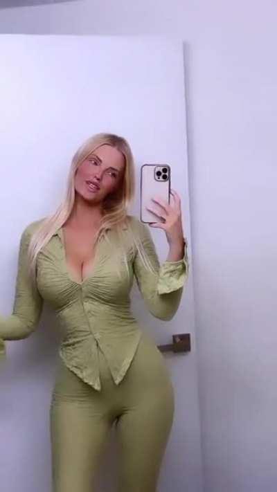 Zienna Eve Sonne (@ziennasonne) [2022-12-02]