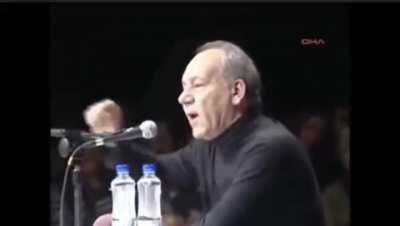 Bekir Coşkun: “Bu ülkede sağ,sol vardı.Çeşitli görüşler,kavga kıyamet vardı.Siyasi çekişmeler vardı.Fakat sağcı da solcu da bayrağı seviyordu, Atatürk’ü seviyordu...Birbirimizle kavga ettik ama Atatürk'e laf söyletmedik,çünkü hepimiz Atatürk gençliğiydik.