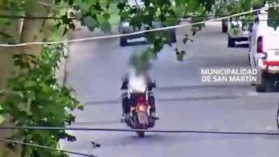 3 robbers getting totally obliterated by a truck