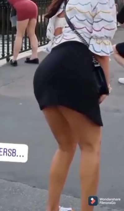 Sriya mommy gand dekhake ladko ko gand maar ne k liye pukar rahi hya...chalo gand maarte hya randy mommy sriya par ( By the way video bohot fast, tha maine slow kiya hilane k liye. )