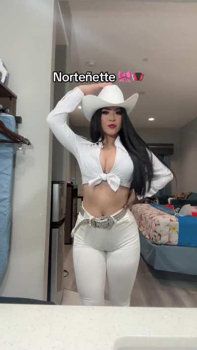 Who’s trying to use her tonight? 🥵 is anybody going to be there at the show? 