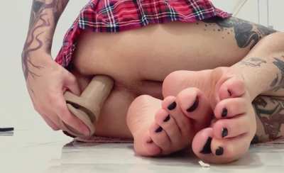 whos into sissy feet