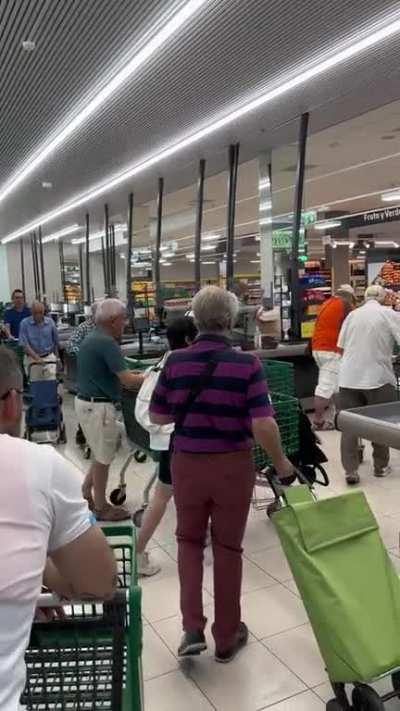 Â¿En vuestros pueblos tambiÃ©n tenÃ©is una invasion diaria a las 9:00?