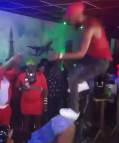 What’s the name of this amazing song please 🙏🏿