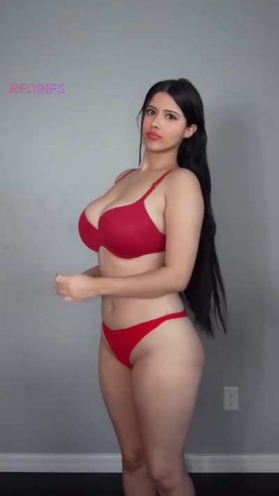 🟥🔴❌️❤️❣️🔺️Eyes locked on red