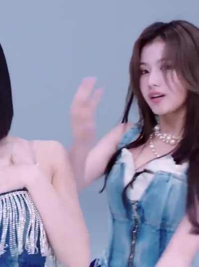 201027 - Stunning Sana