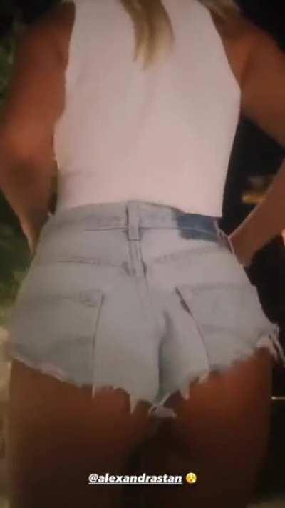 Her Amazing Ass 🍑