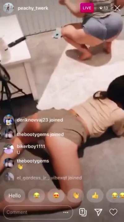 Peachy_Twerk twerking with that nice peach!!!!!