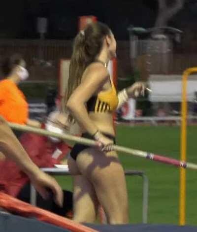 Incredible Spanish Pole Vault Beauty Strikes Again