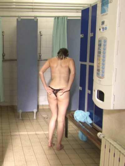 Siwan Morris in Skins UK S01E02 (Teacher confronts student naked)