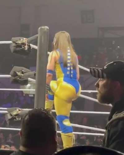 She's a queen We need more of her in this gear!!!