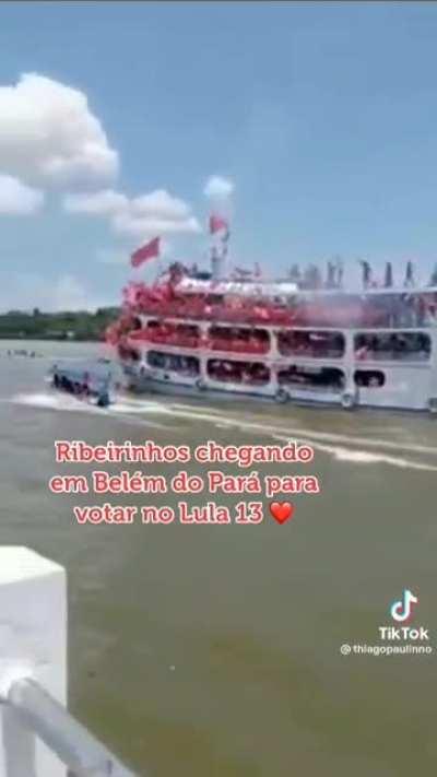 O povo já em clima de festa, é 13!