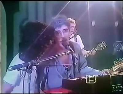 Nos siguen pegando abajo - Charly García (1984) Badía & Cia