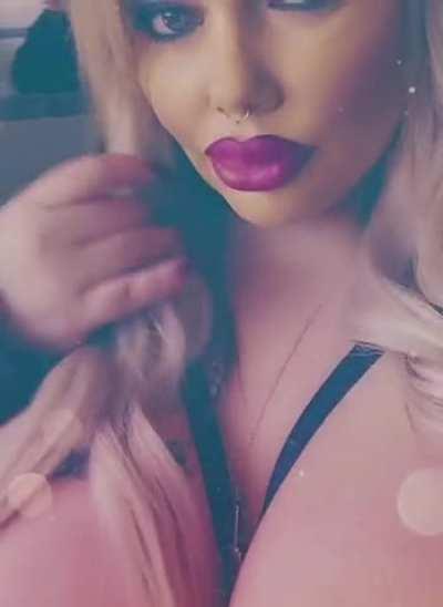 Australian, thicc, pierced, DD, Milf 🖤